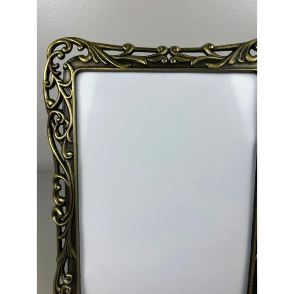 Vintage Ornate Filigree Metal Picture Frame Antiqued Brass 5x7 Tabletop Decor
